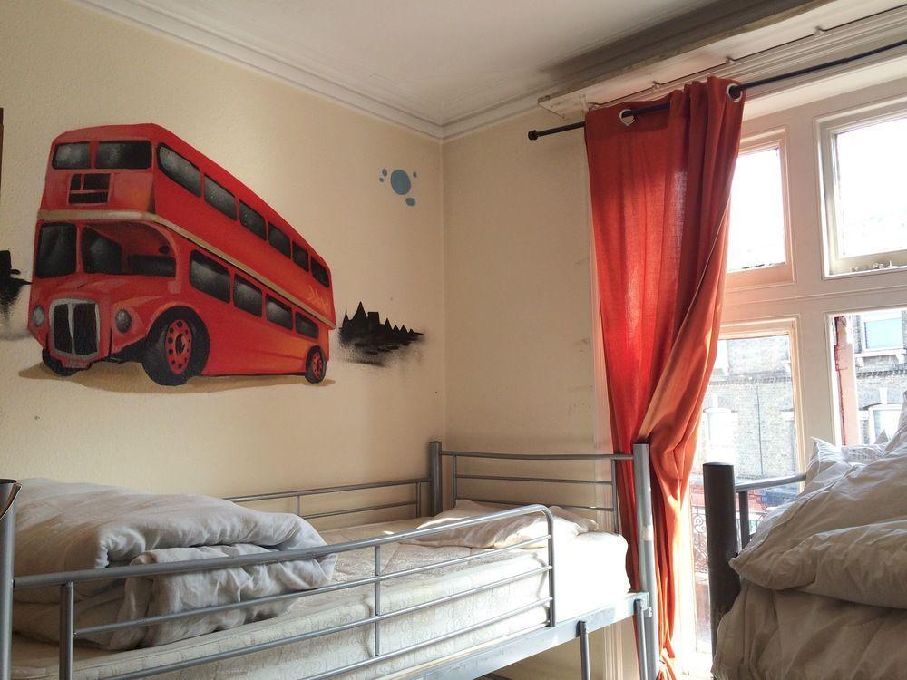 Hootananny Hostel Londra Esterno foto