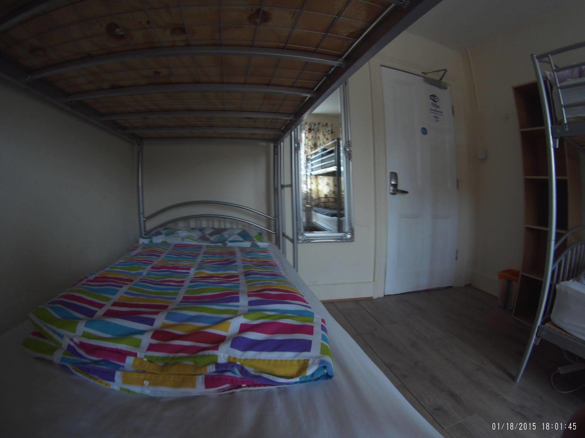 Hootananny Hostel Londra Esterno foto