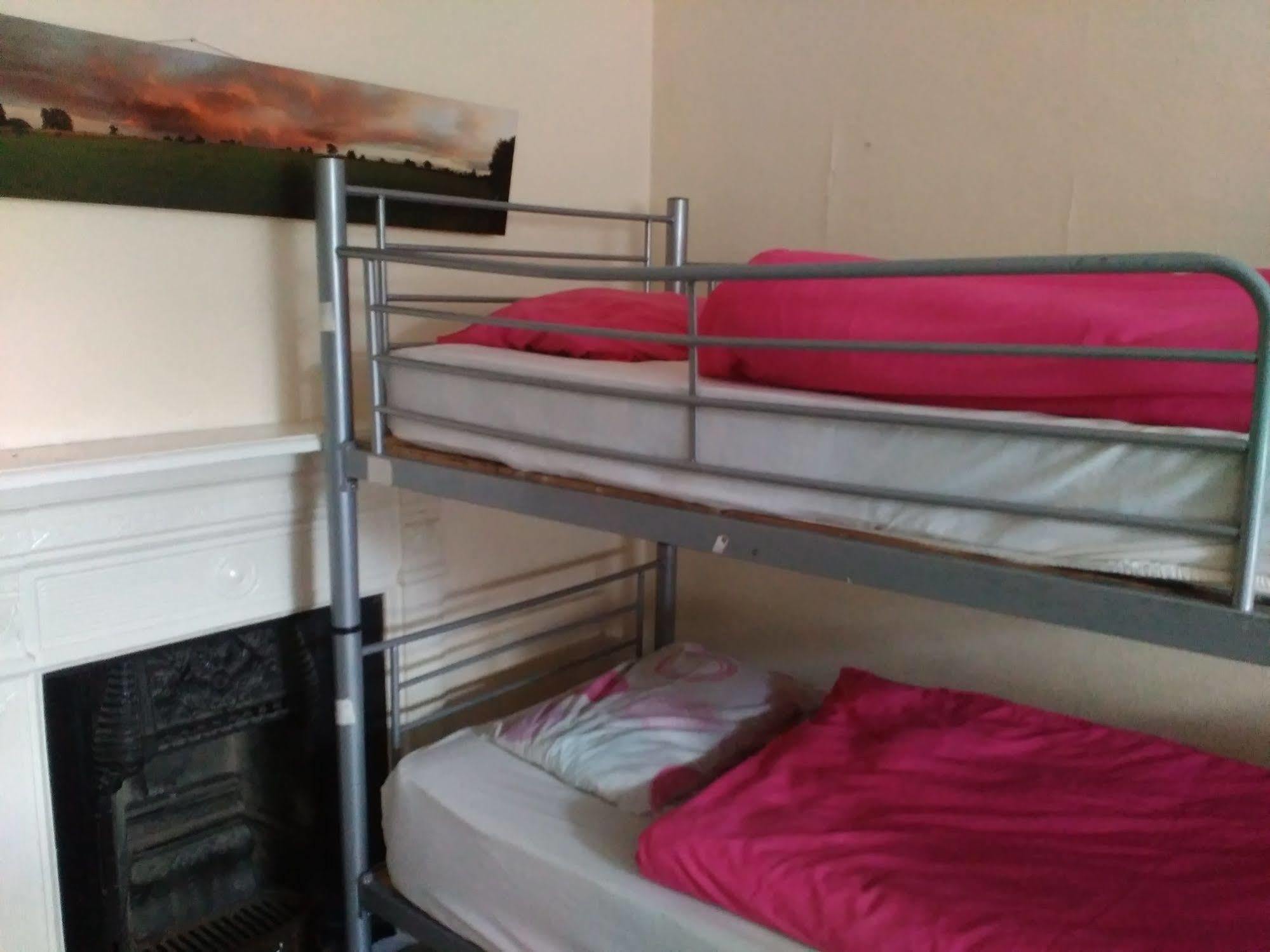 Hootananny Hostel Londra Esterno foto