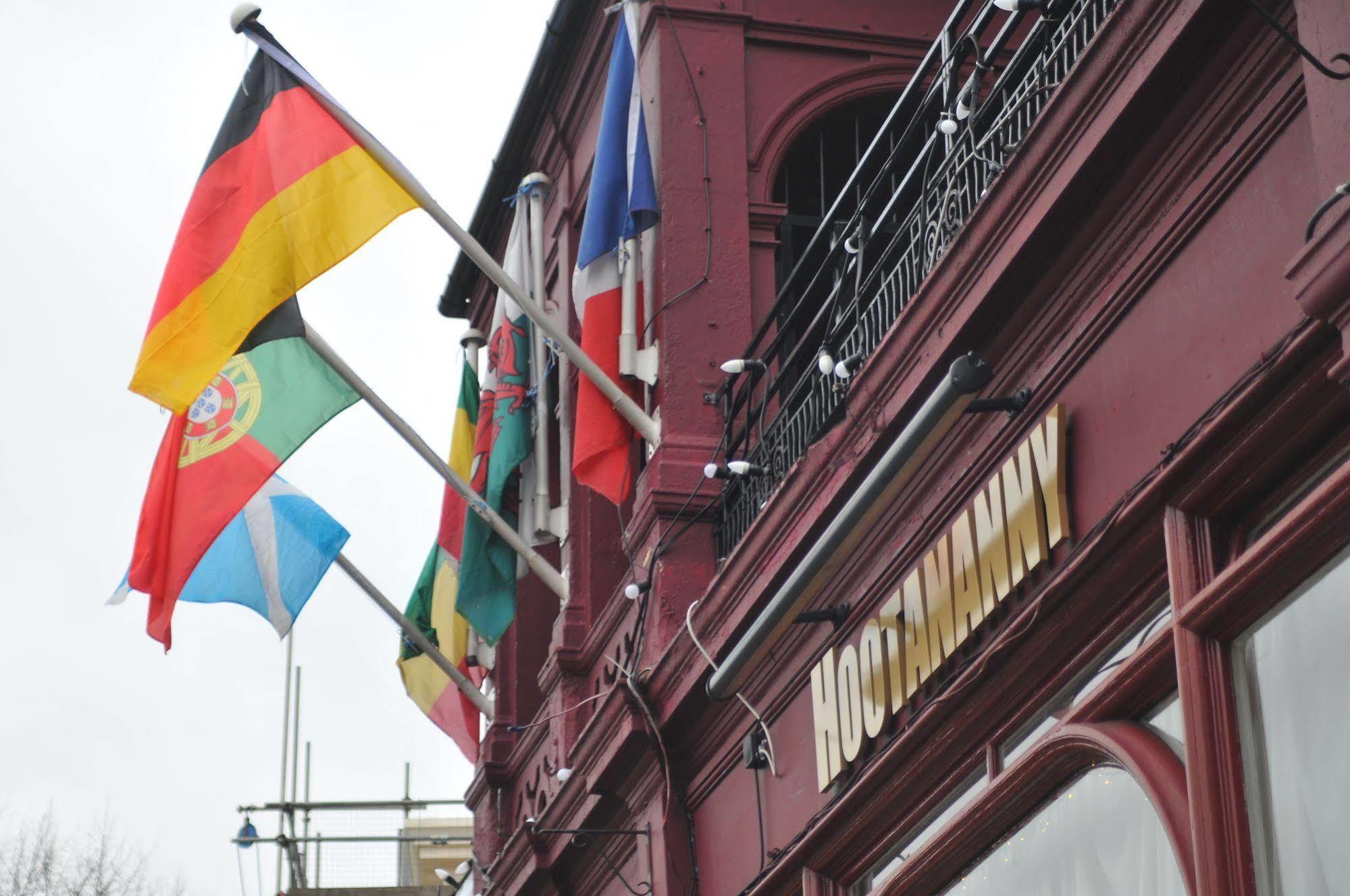 Hootananny Hostel Londra Esterno foto