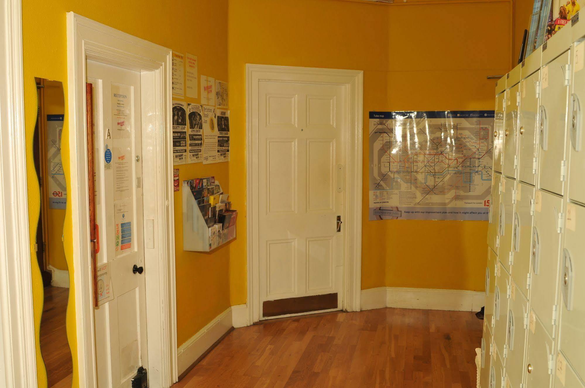 Hootananny Hostel Londra Esterno foto